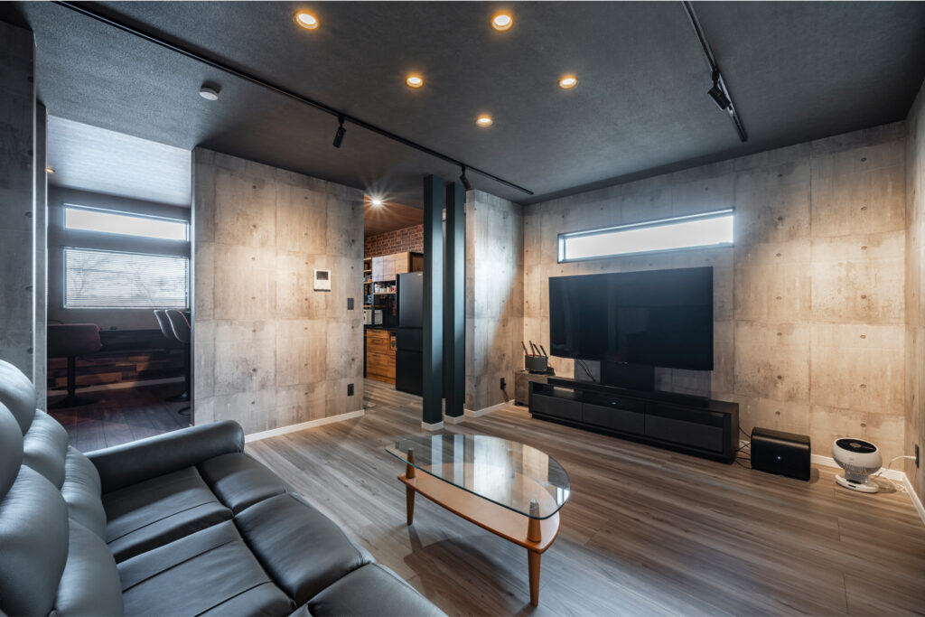 映画と桜に満たされる、上質なひとときを過ごす暮らし